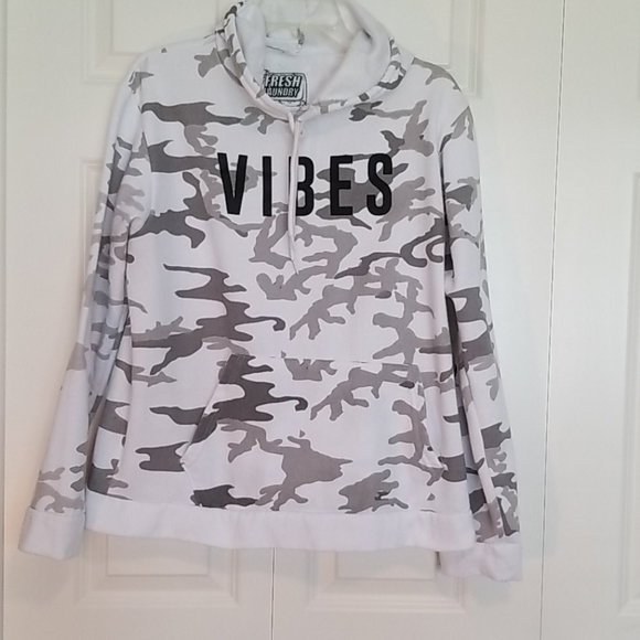 Fresh Laundry gray white camo hood sweatshirt  SZ Medium - Picture 1 of 6